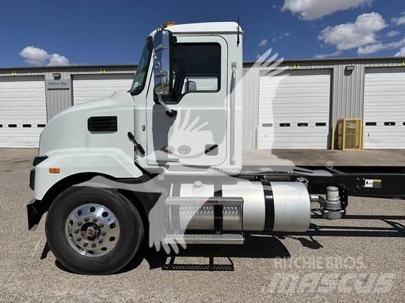 Mack MD7 Chassis