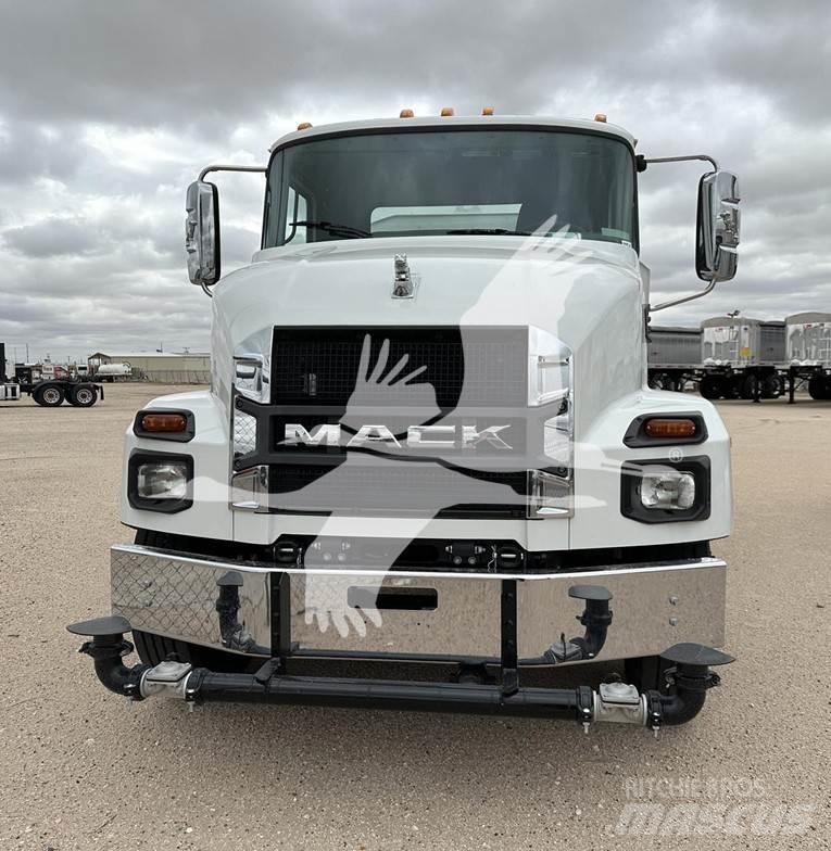 Mack MD7 Tankbiler