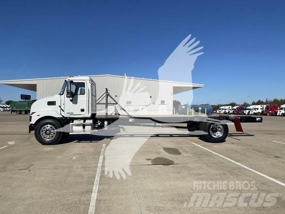 Mack MD7 Chassis