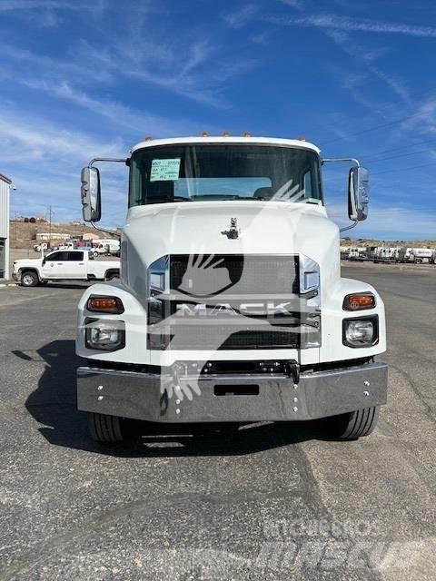 Mack MD7 Chassis