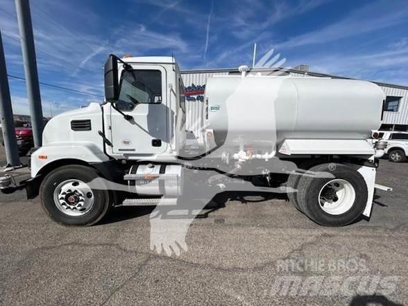 Mack MD7 Tankbiler