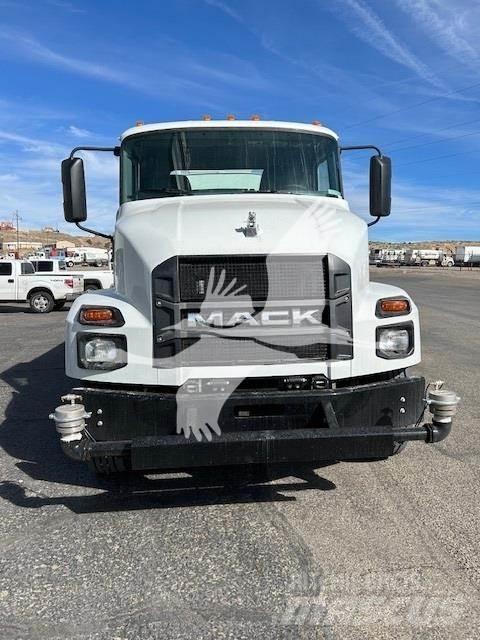 Mack MD7 Tankbiler