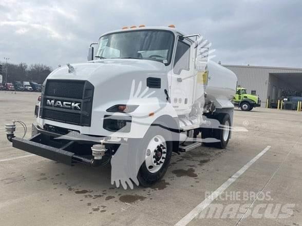 Mack MD7 Tankbiler