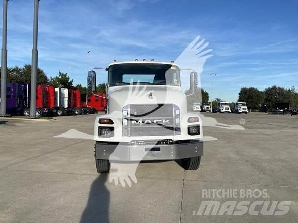 Mack MD7 Chassis