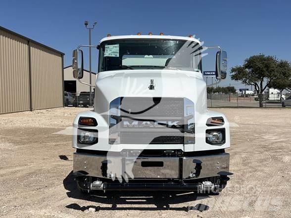 Mack MD7 Tankbiler