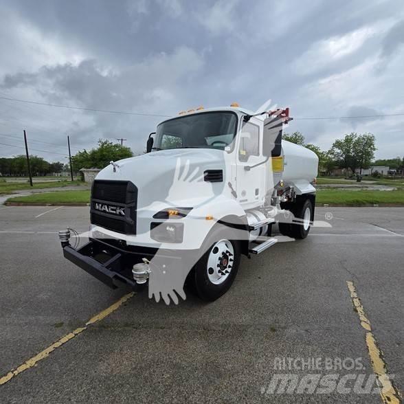 Mack MD7 Tankbiler
