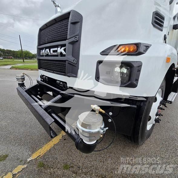 Mack MD7 Tankbiler
