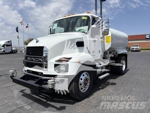 Mack MD7 Tankbiler