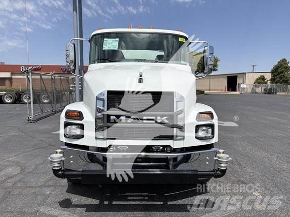 Mack MD7 Tankbiler