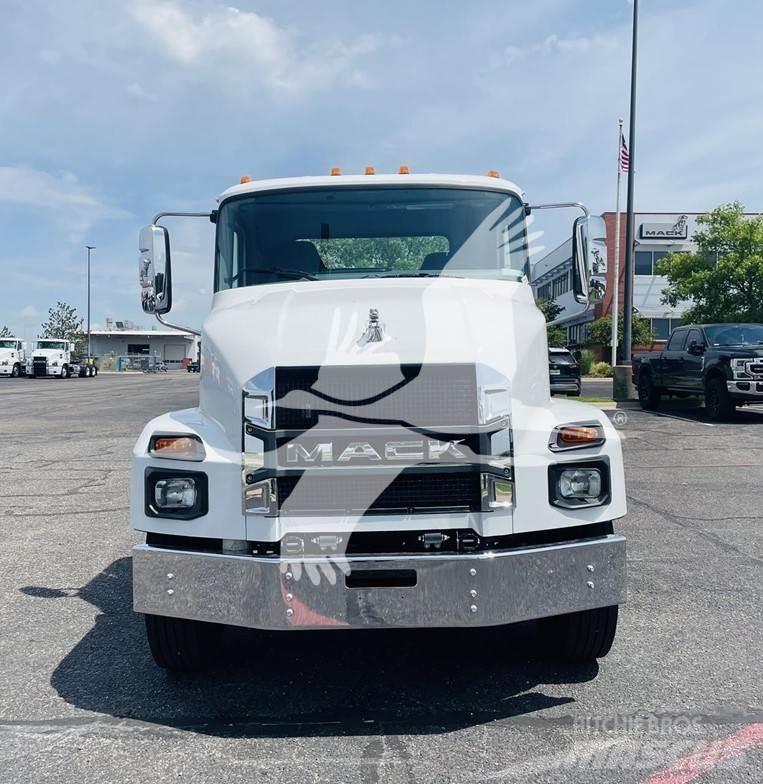 Mack MD7 Chassis