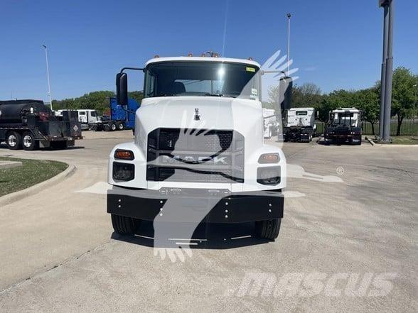 Mack MD7 Chassis