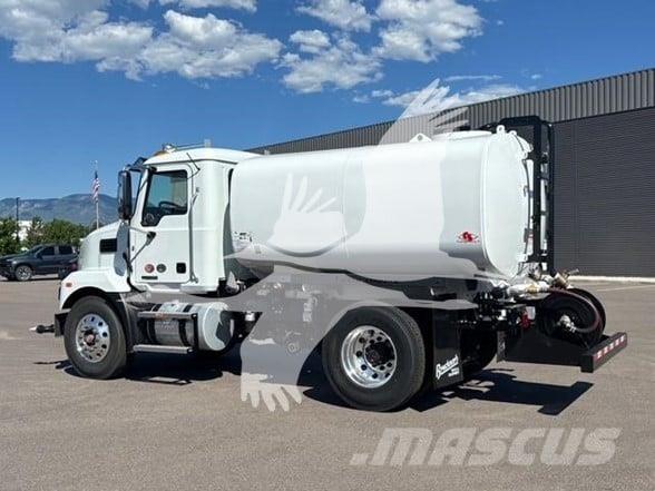 Mack MD7 Tankbiler