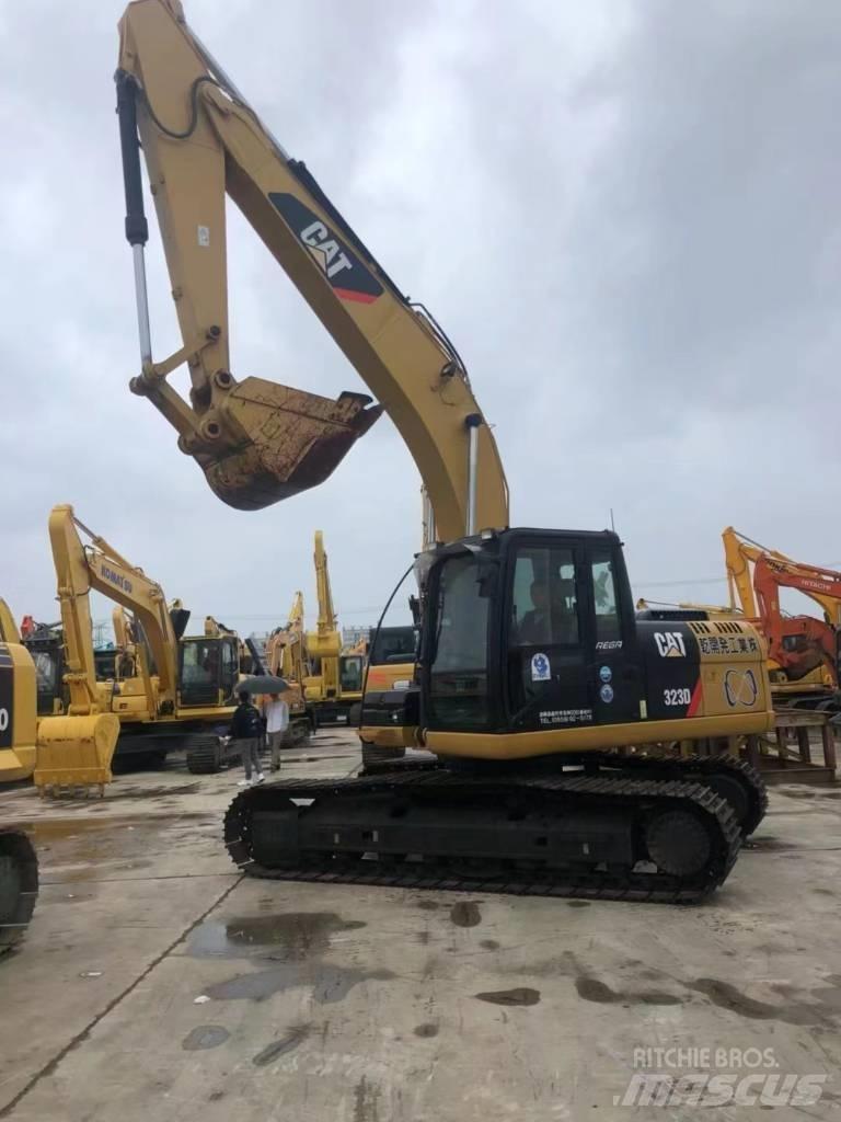 CAT 323 D Beltegraver
