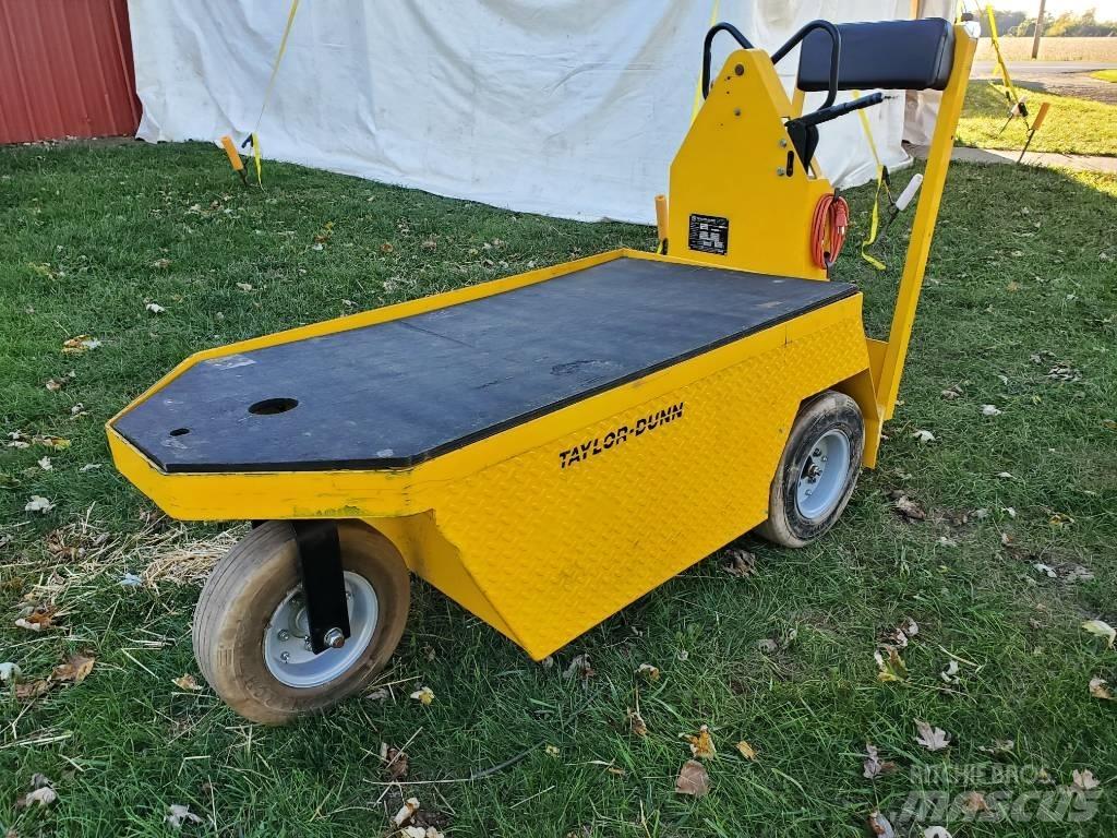 Taylor-Dunn SC090 Tauetraktor