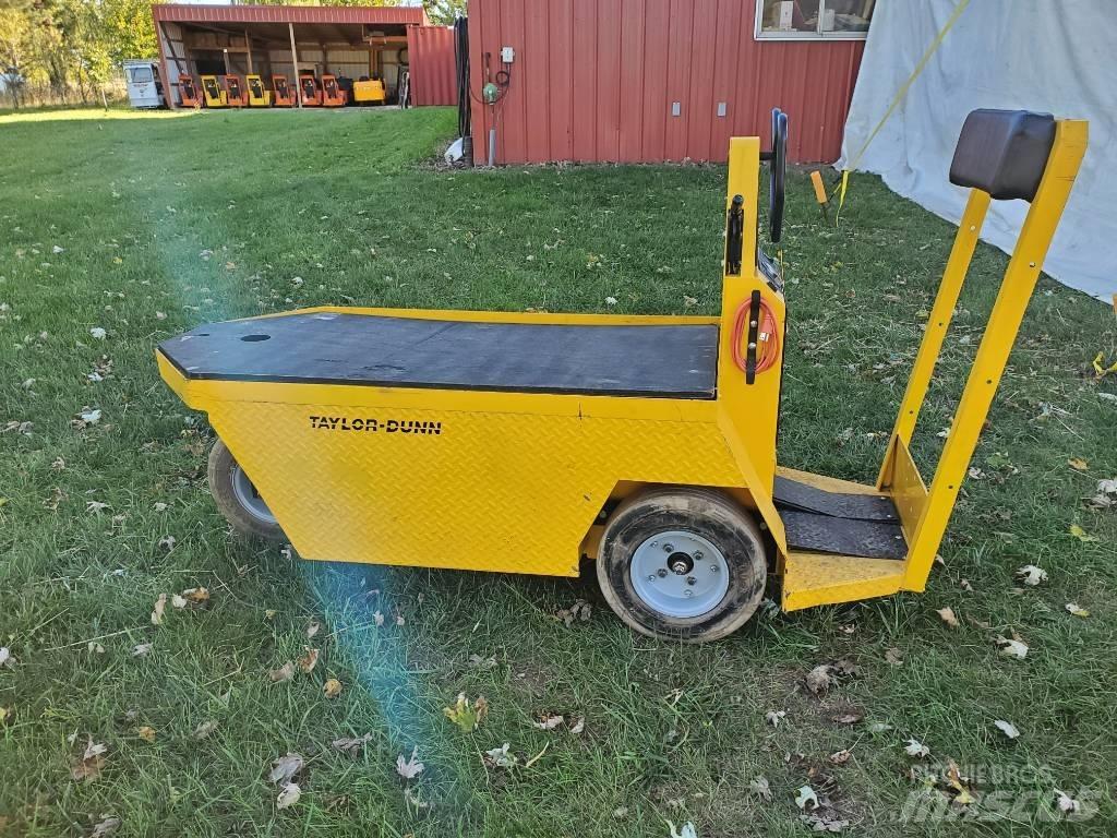 Taylor-Dunn SC090 Tauetraktor