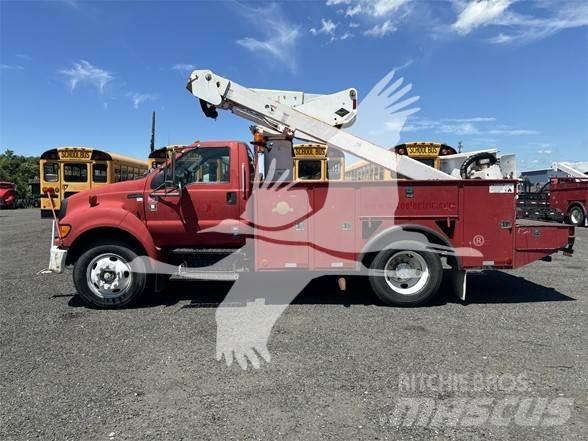 Ford F750 Bilmontert lift