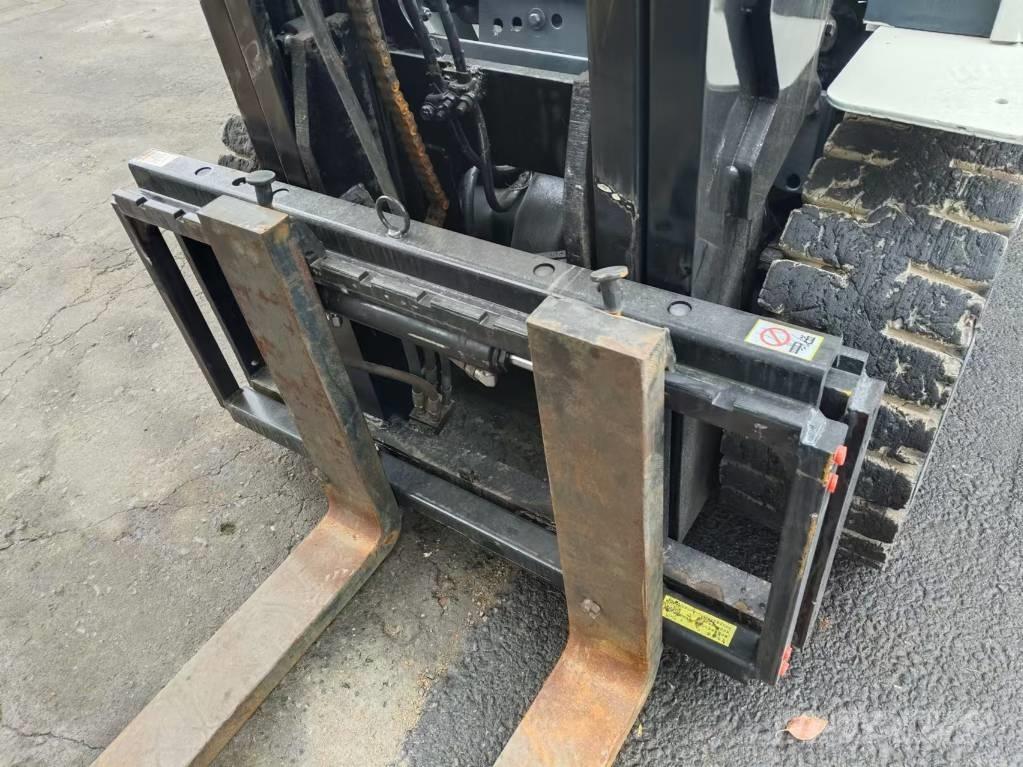 TCM 3t Diesel Trucker