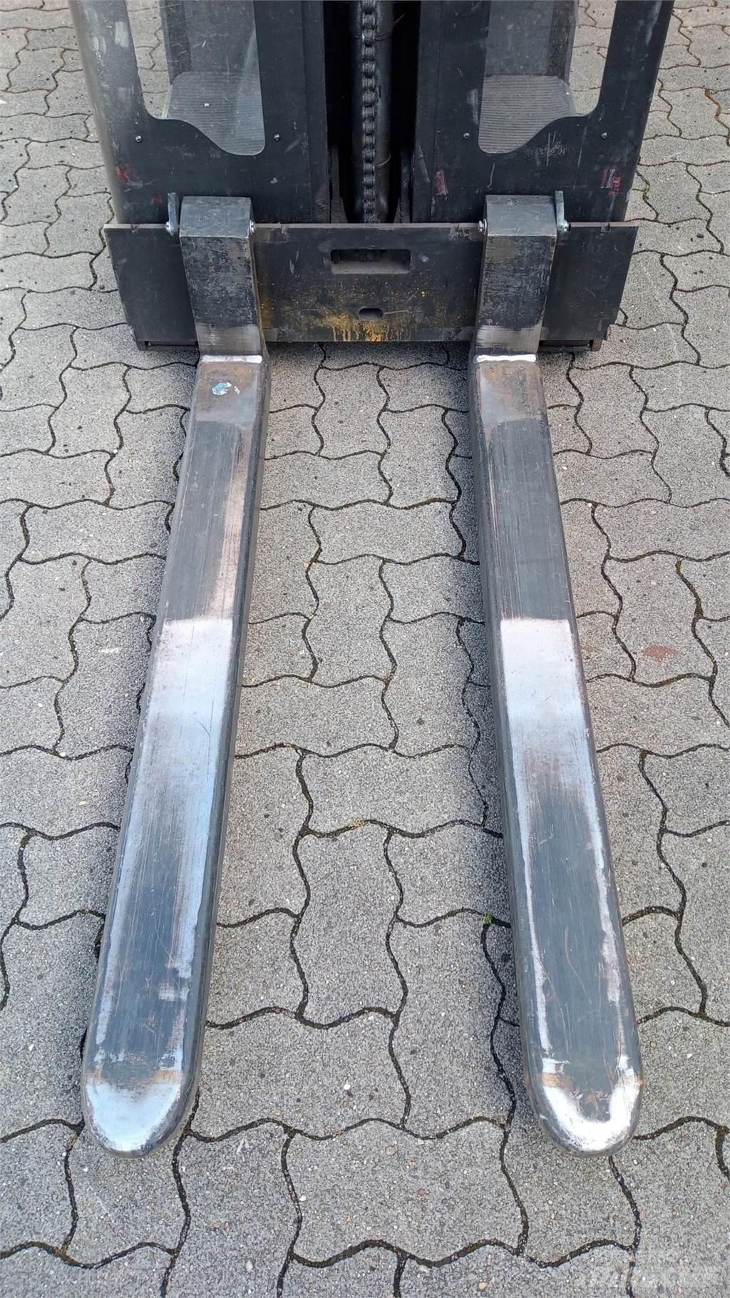 Toyota OSE100 Lavtløftende truck med platform