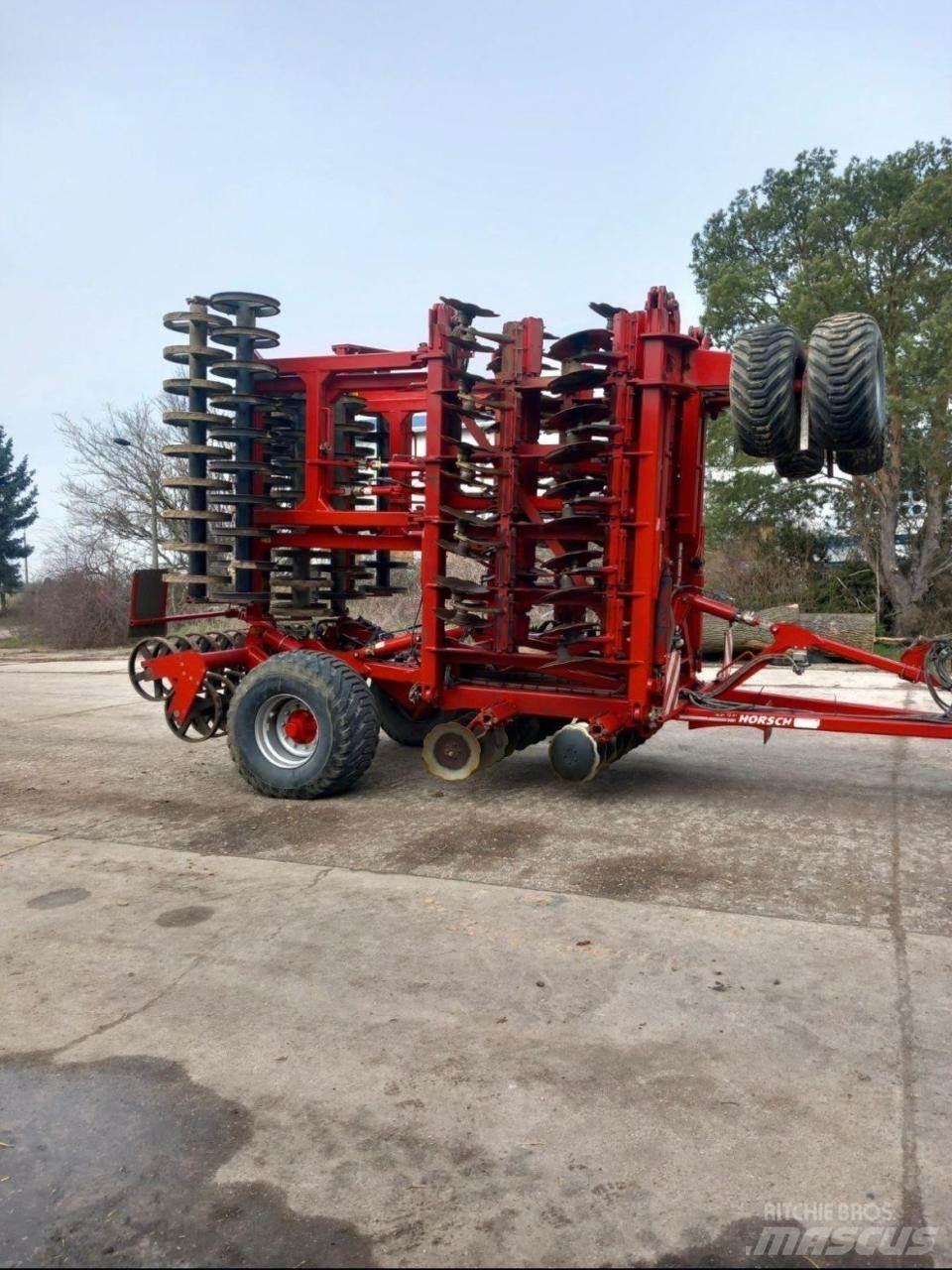 Horsch Joker 12 RT Skålharver