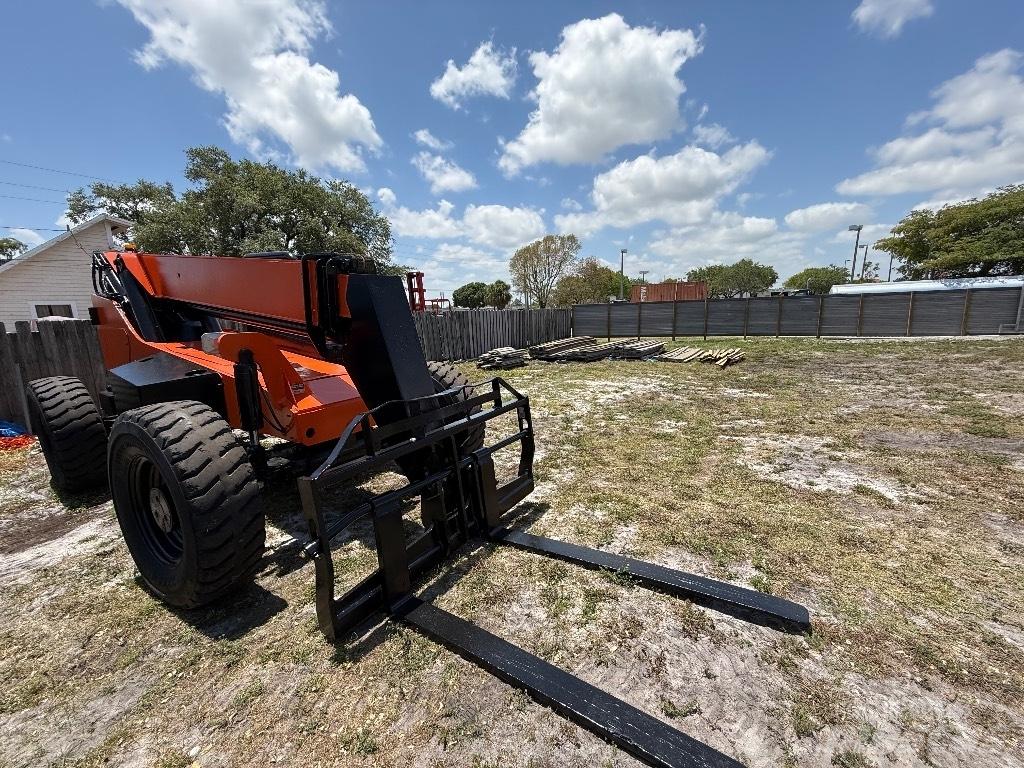 SkyTrak 8042 Teleskoplastere
