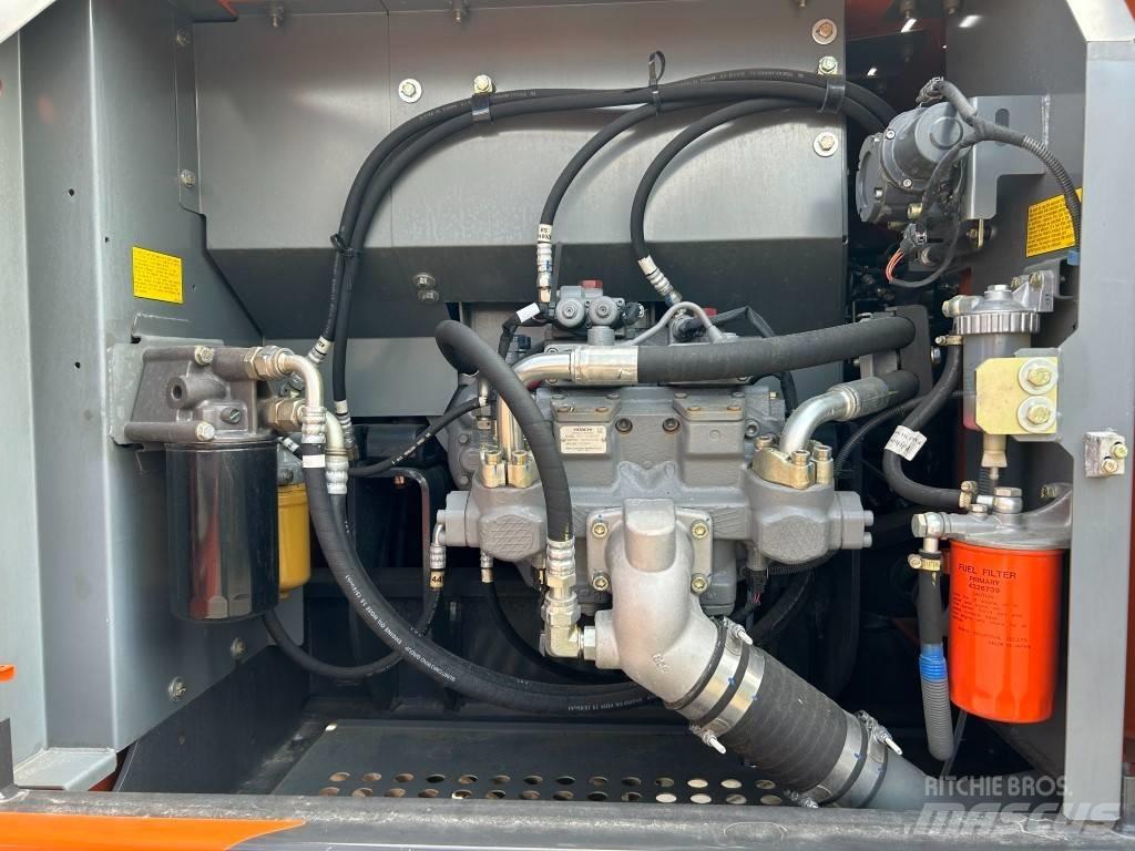 Hitachi ZX 220 LC Beltegraver