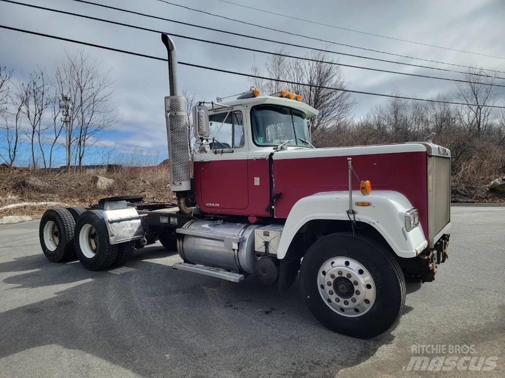 Mack RW613 Trekkvogner