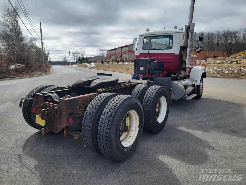Mack RW613 Trekkvogner