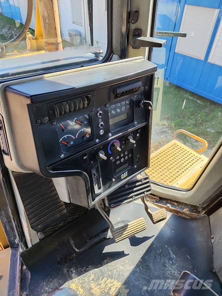 CAT D 6 R XL Dozere Beltegående