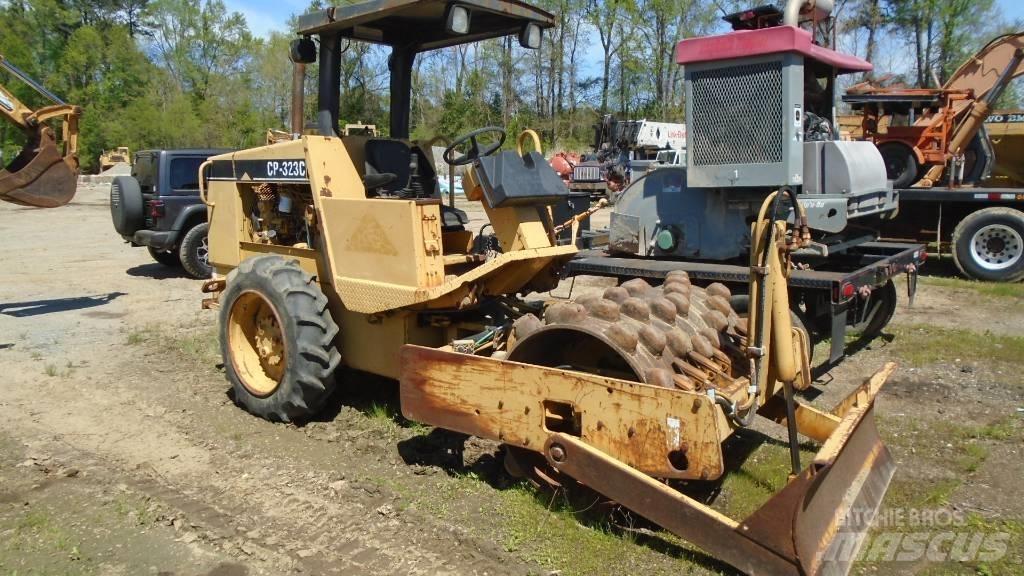 CAT CP 323 C Kombivalser