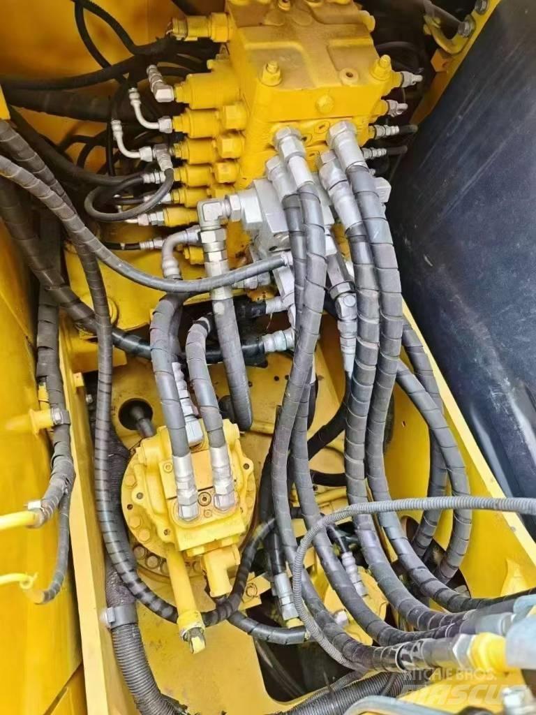 Komatsu 130-7 Beltegraver