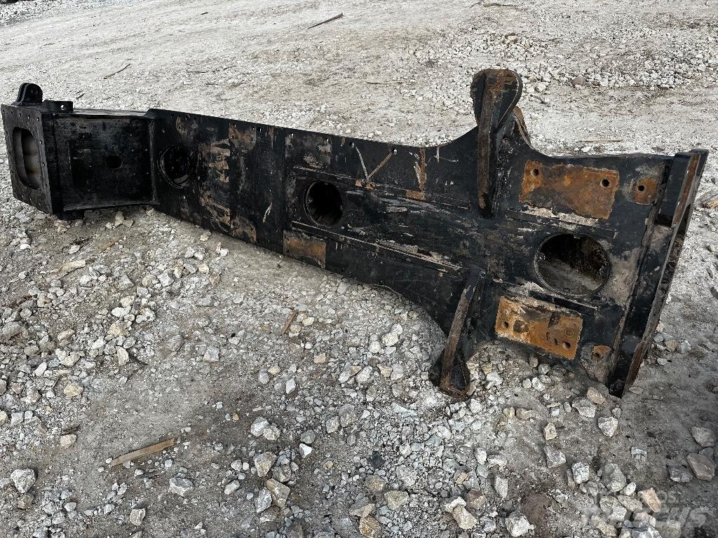Komatsu 895 Chassis og understell