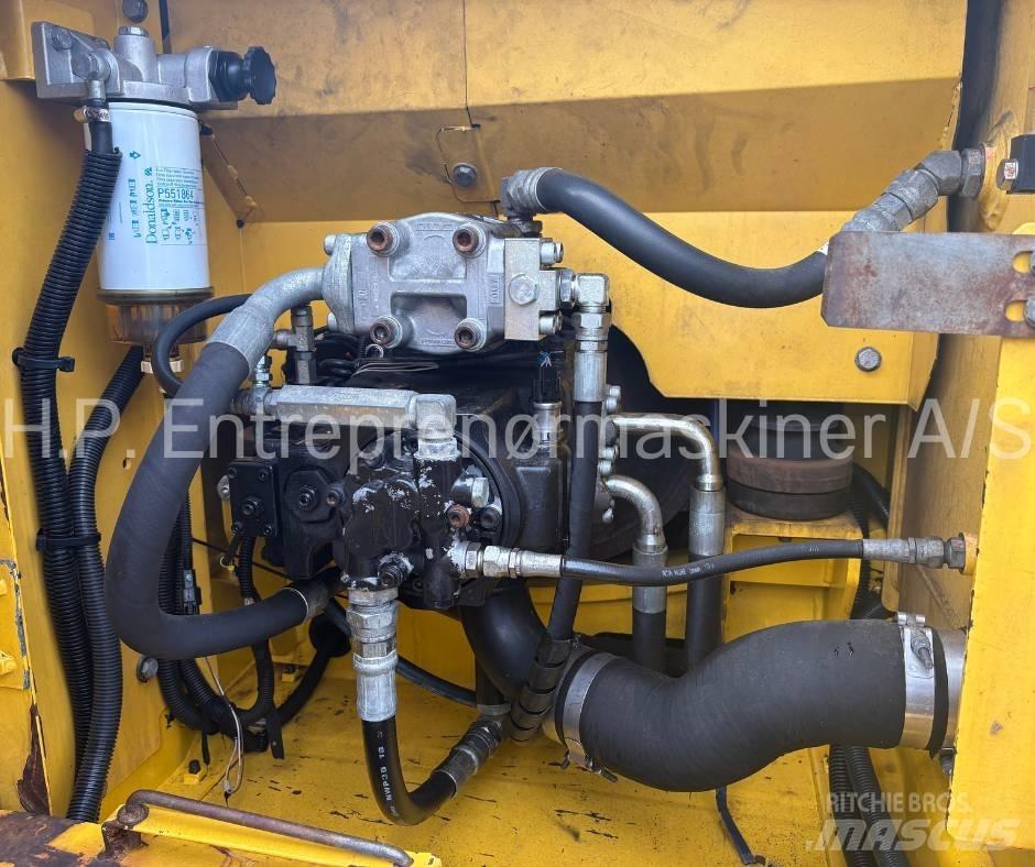 New Holland E 135 B Beltegraver