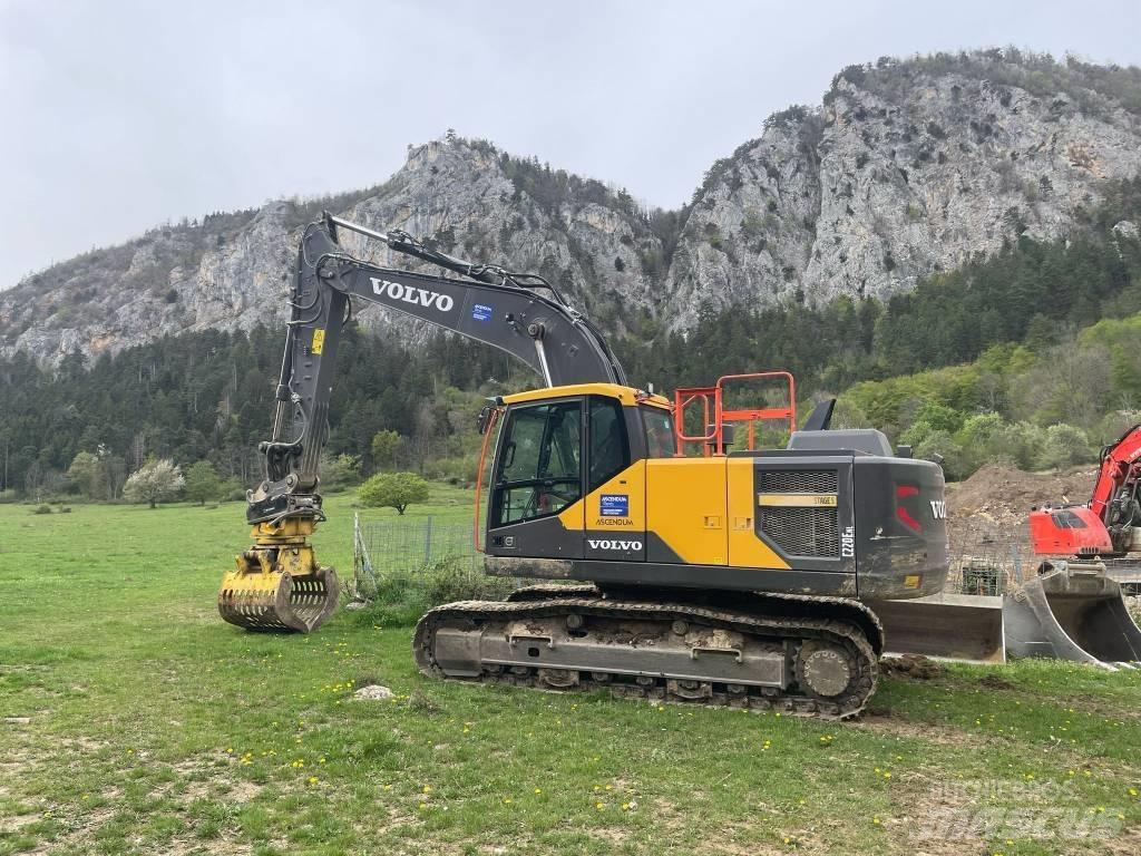 Volvo EC 220 E Beltegraver