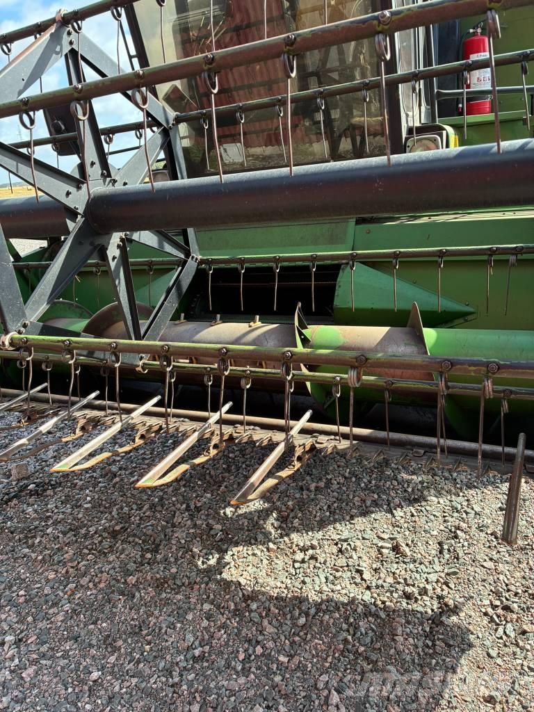 John Deere 1042 Skurtreskere