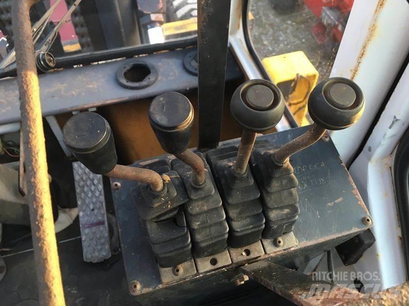 Kalmar DC15-1200 Diesel Trucker