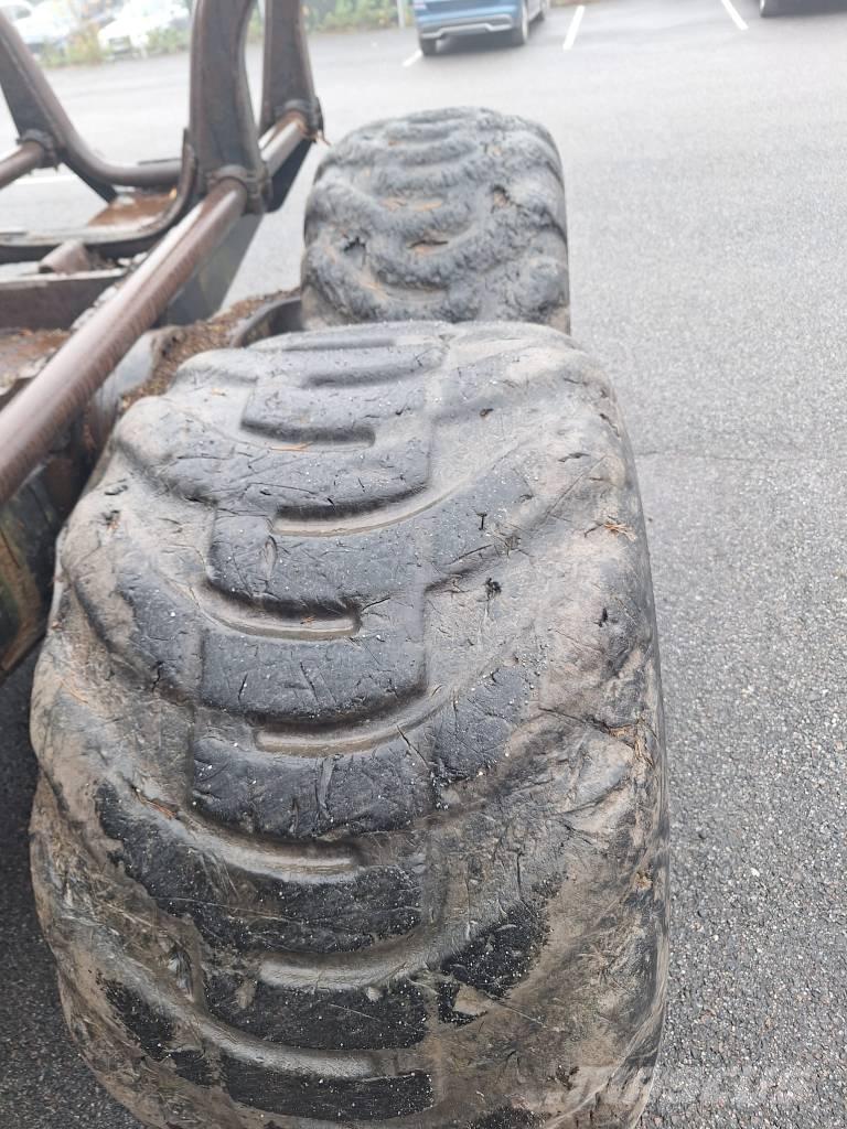 Timberjack 1010B Lassbærere