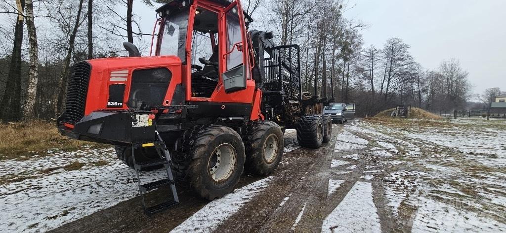 Komatsu 835 Lassbærere