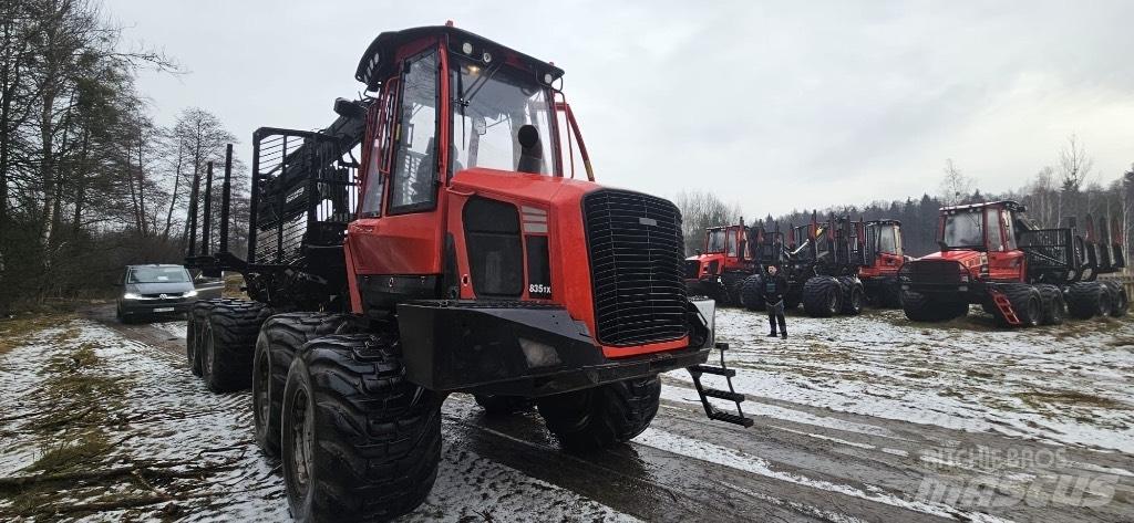 Komatsu 835 Lassbærere