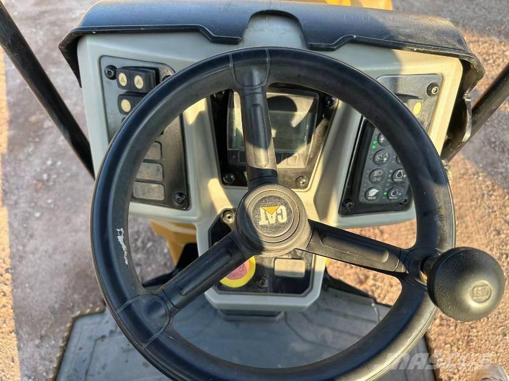 CAT CB 24 B Tandem Valser