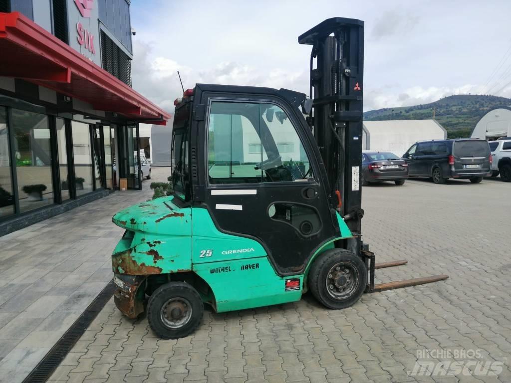Mitsubishi FD25N Diesel Trucker