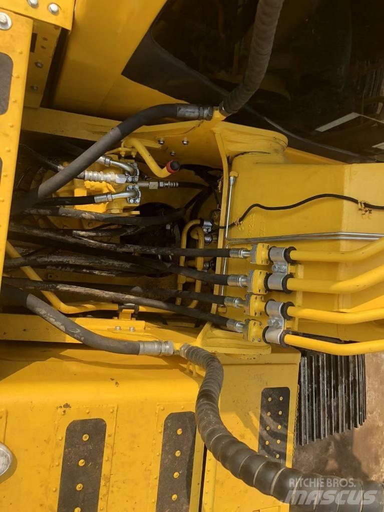 Komatsu PC200-8 Beltegraver