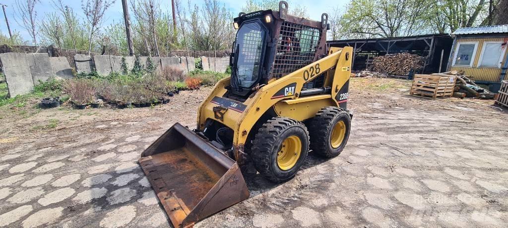 CAT 236 B Minilastere