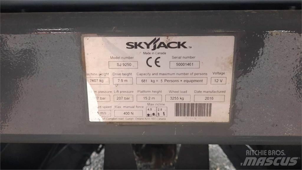 SkyJack 9250RT Sakselifter