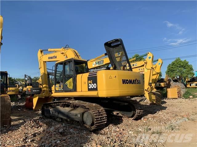 Komatsu PC300-7 Beltegraver