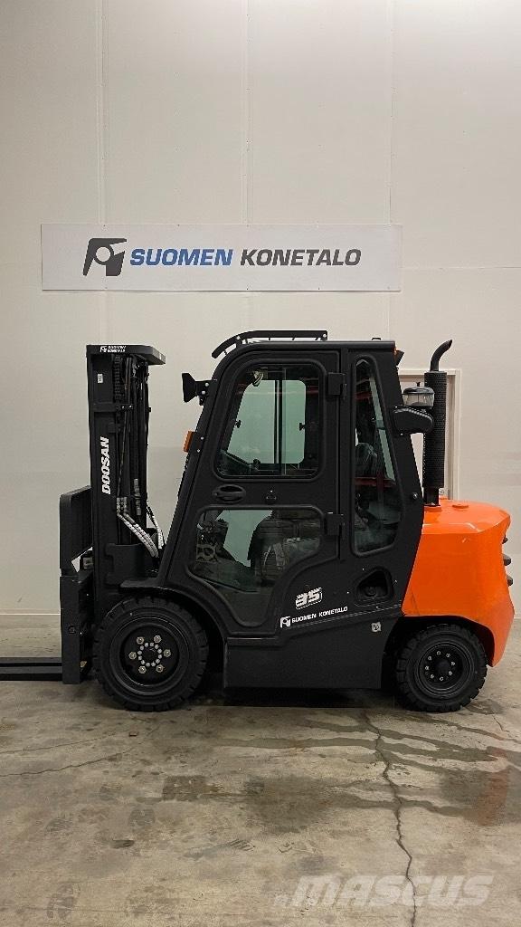 Doosan D35NXP Diesel Trucker