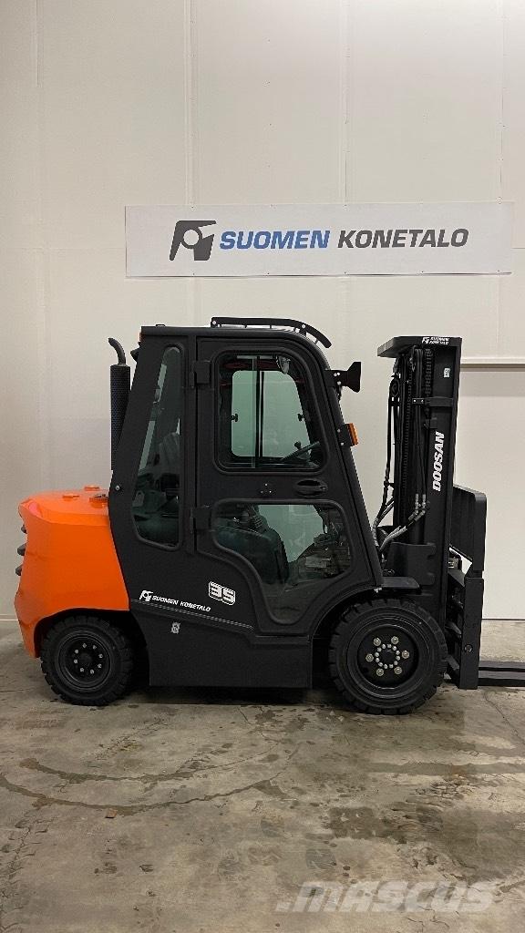 Doosan D35NXP Diesel Trucker