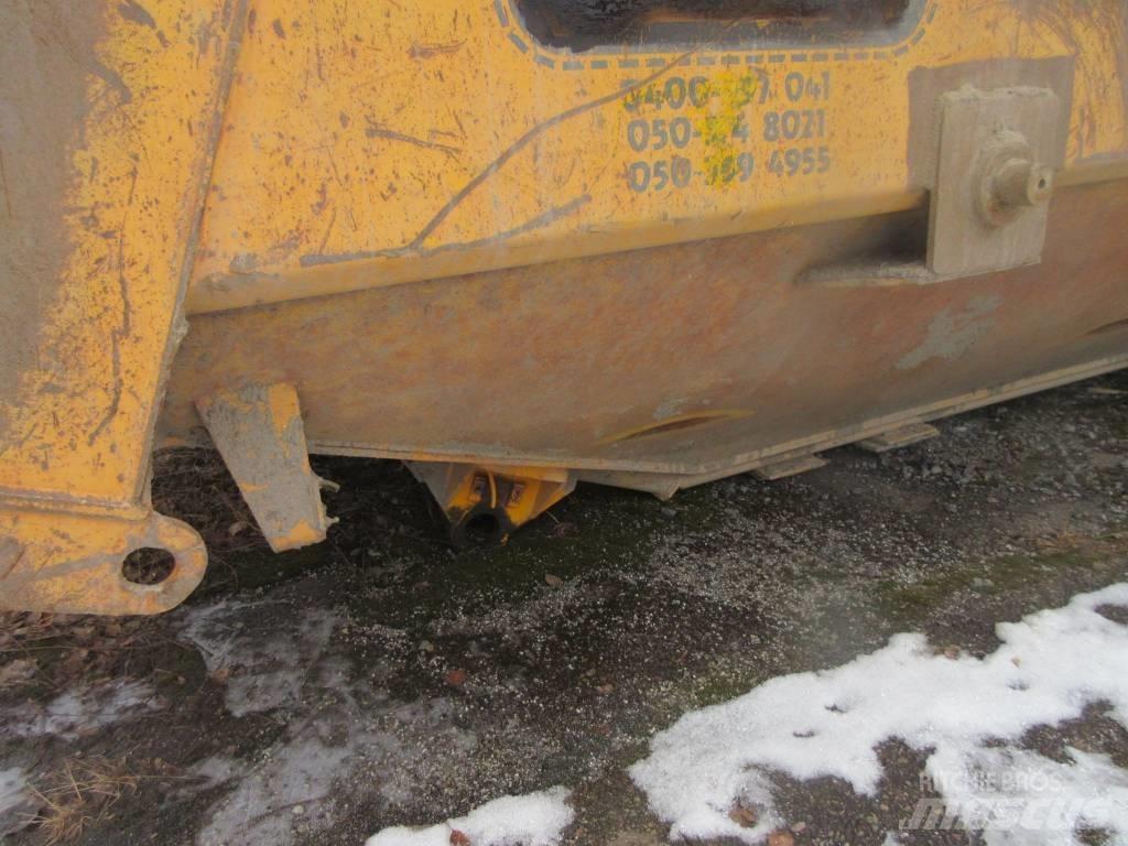 Volvo A 25   Lava Andre Landbrukshengere