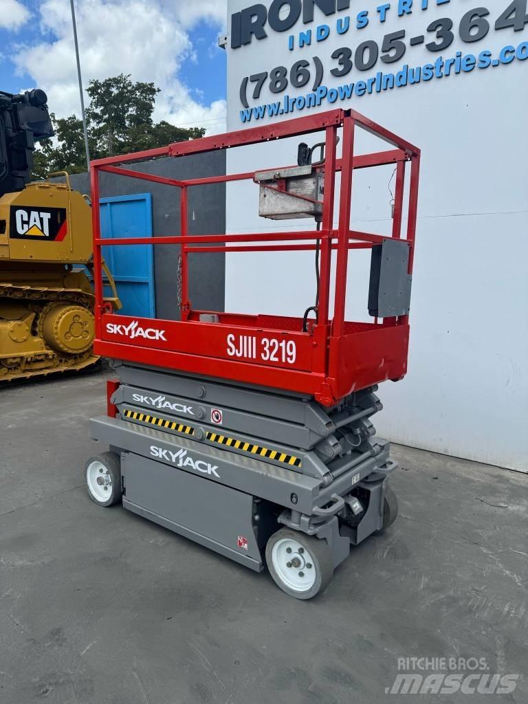 SkyJack SJ III 3219 Sakselifter