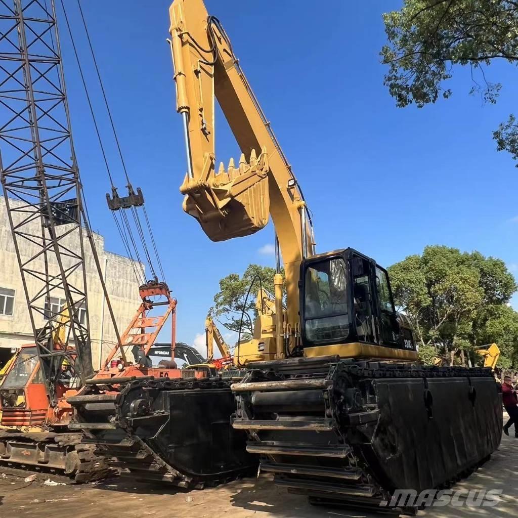 CAT 320 C Amfibiske Gravemaskiner