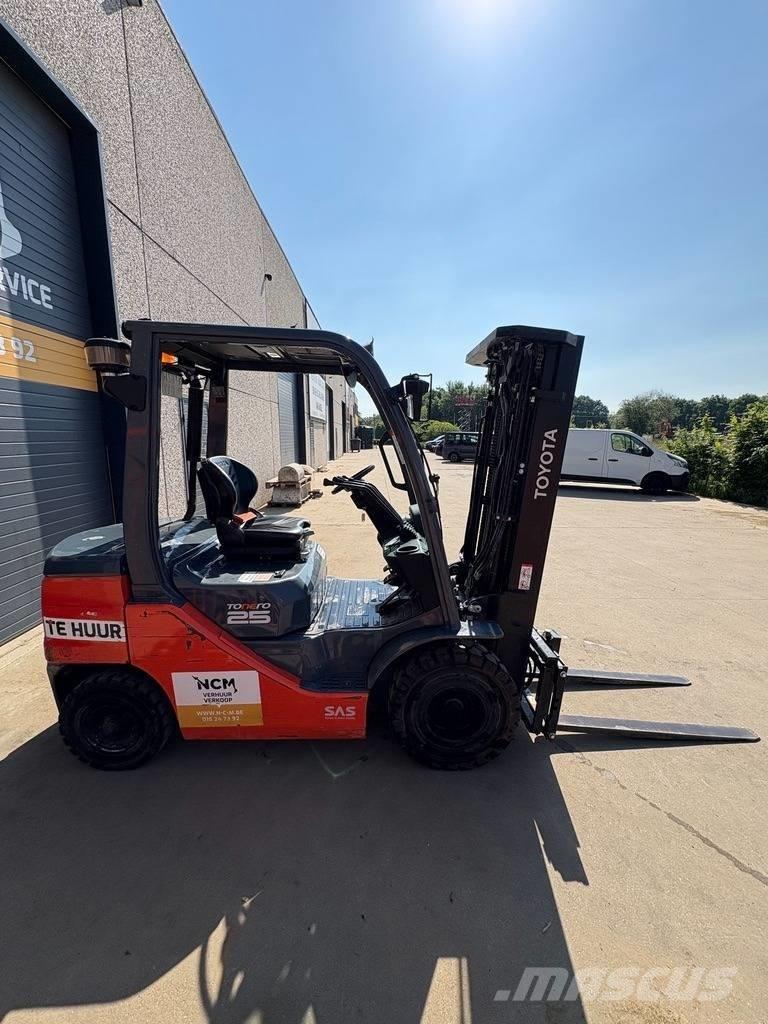 Toyota 8 FDF 25 Diesel Trucker